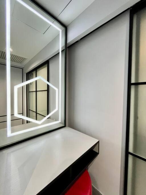 #221 M101 Dang Wangi Klcc View Pool By Livin Hotel Kuala Lumpur Exterior photo